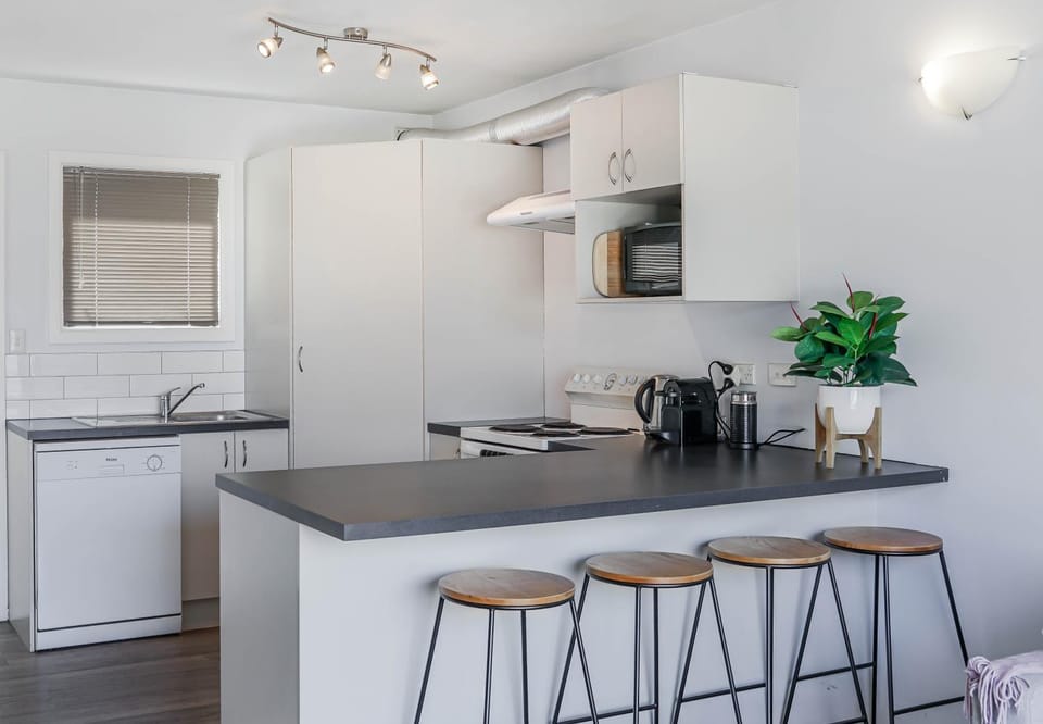 Coffee/tea facilities, Kitchen or kitchenette, Dining area