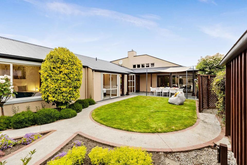 Property building, BBQ facilities, Garden, Dining area