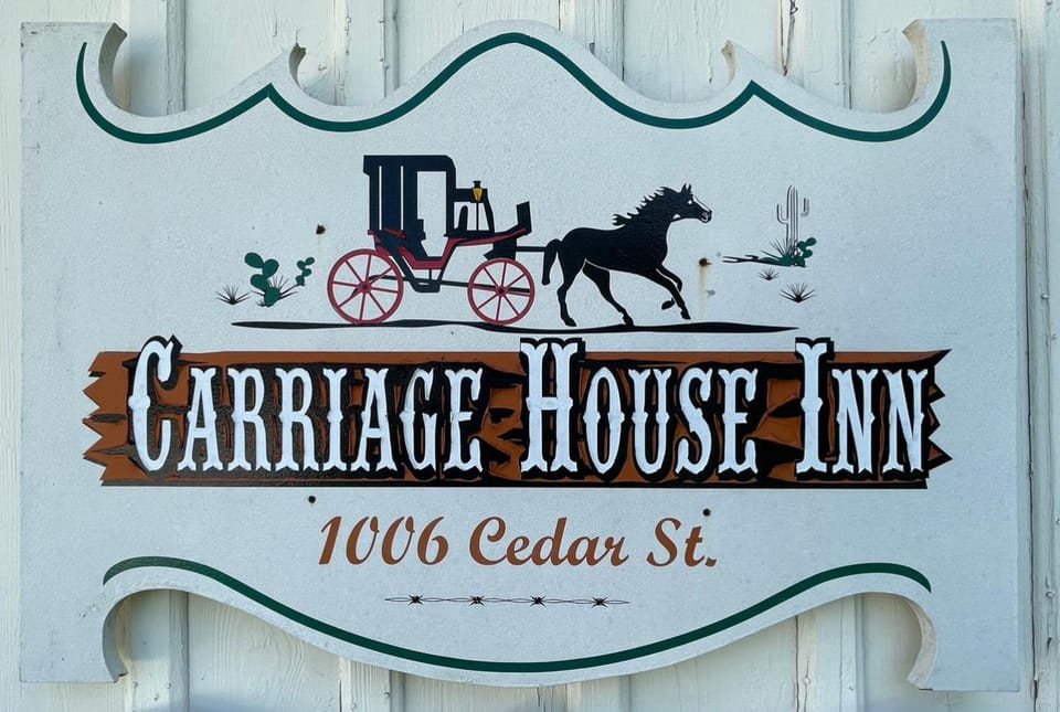 Carriage Inn - Utopia Suite 4 Bed and Breakfast in Bandera