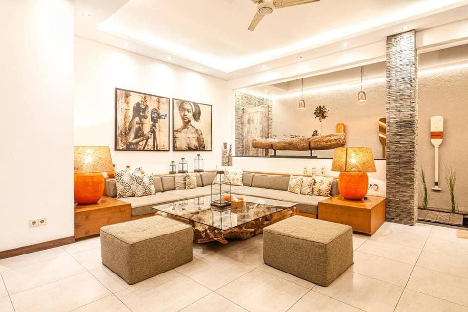 Living room, Seating area