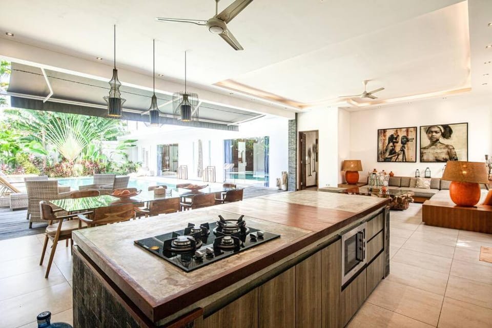 Kitchen or kitchenette, Communal kitchen