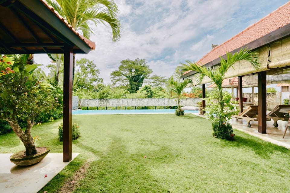 Garden, View (from property/room), Swimming pool