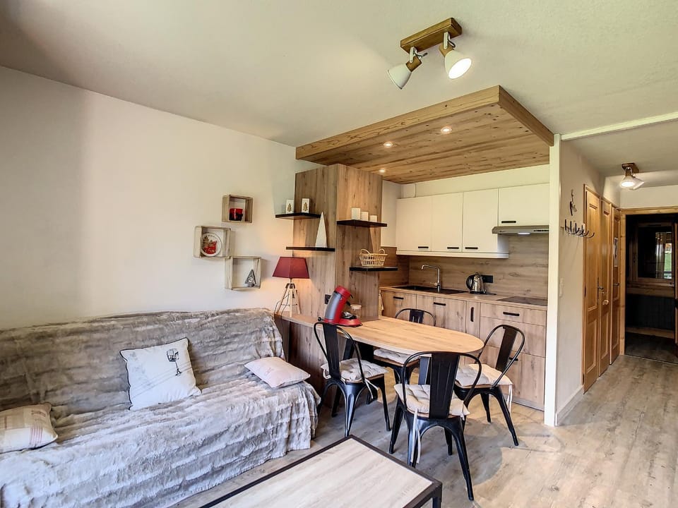 Charmant 2P à Combloux avec terrasse, parking et casier à ski - FR-1-560-101 Apartment in Combloux