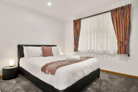 Lovely 2 Bed Home with views House in Tasmania