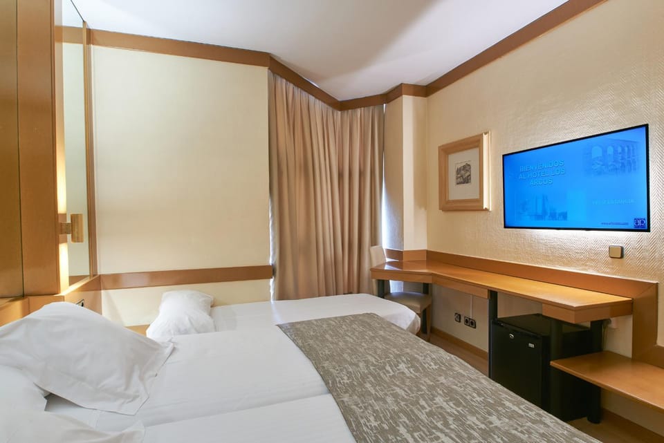 Bed, TV and multimedia, Photo of the whole room, Bedroom, children