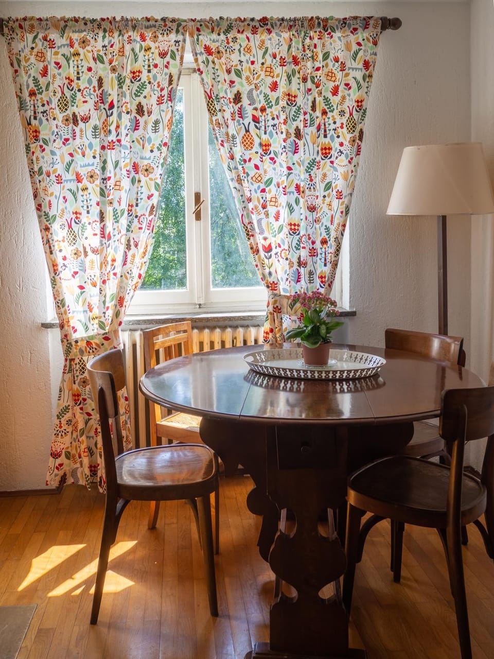 Living room, Seating area, Dining area