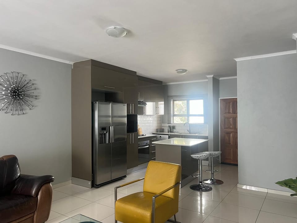 Vic's place - With backup power House in Randburg