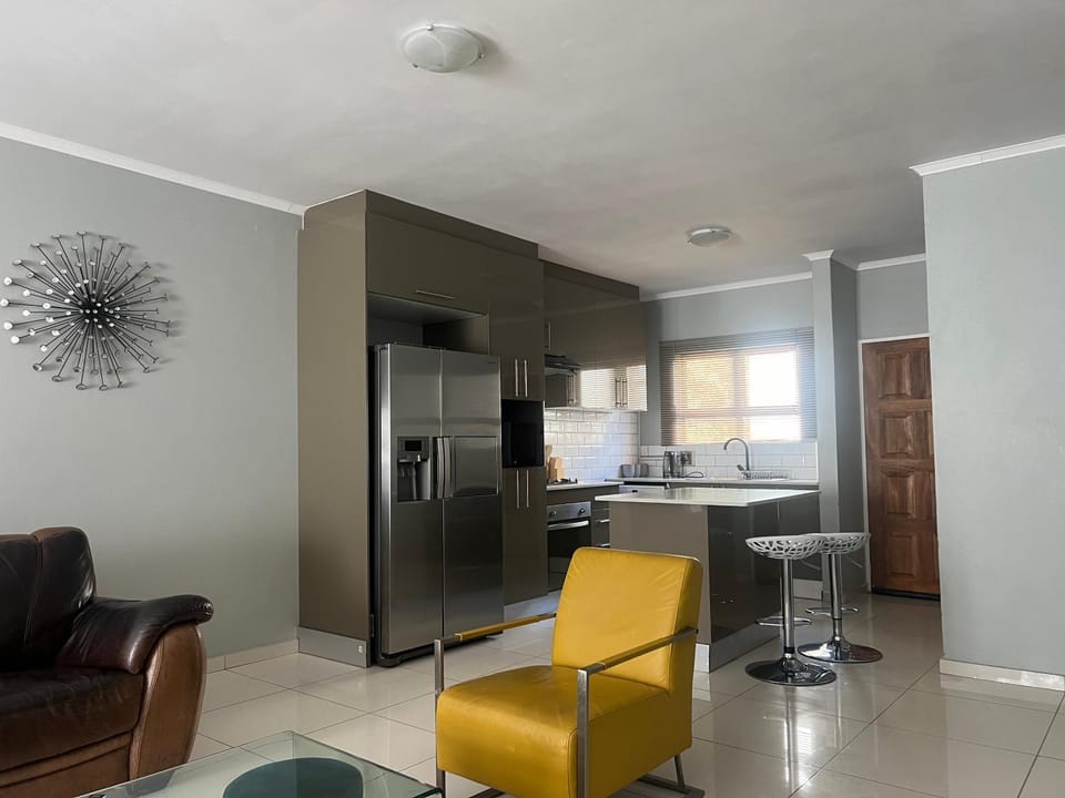 Vic's place - With backup power House in Randburg