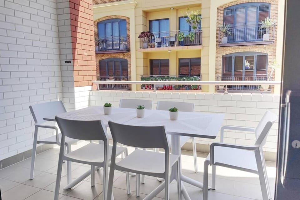 Pearl on Pakenham- Central w Balcony Apartment in Perth