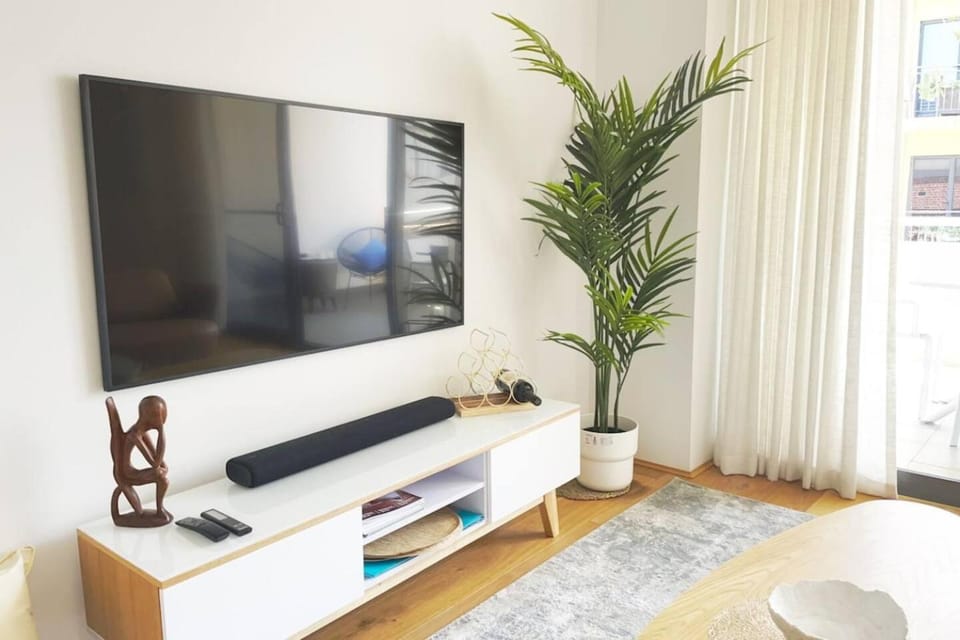 Pearl on Pakenham- Central w Balcony Apartment in Perth