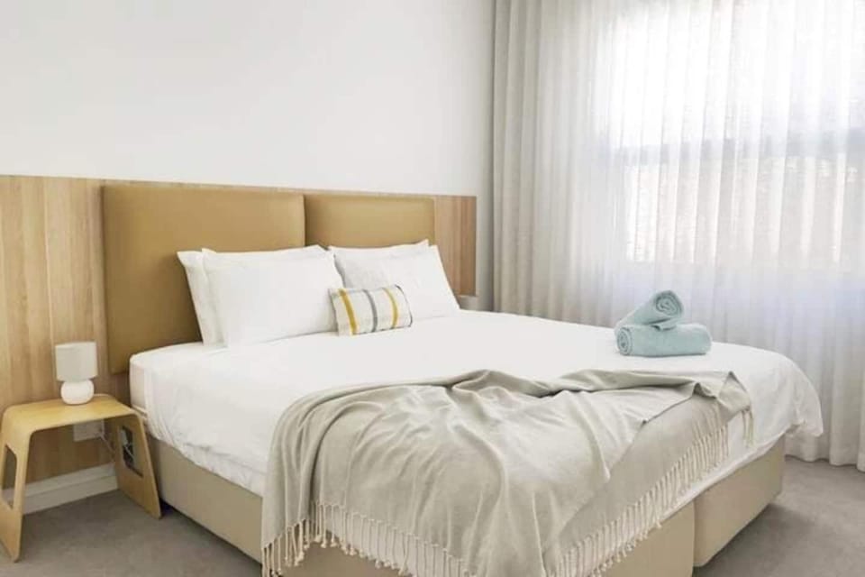 Pearl on Pakenham- Central w Balcony Apartment in Perth