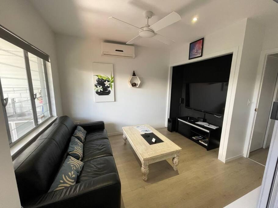 TV and multimedia, Living room, Evening entertainment, air conditioner