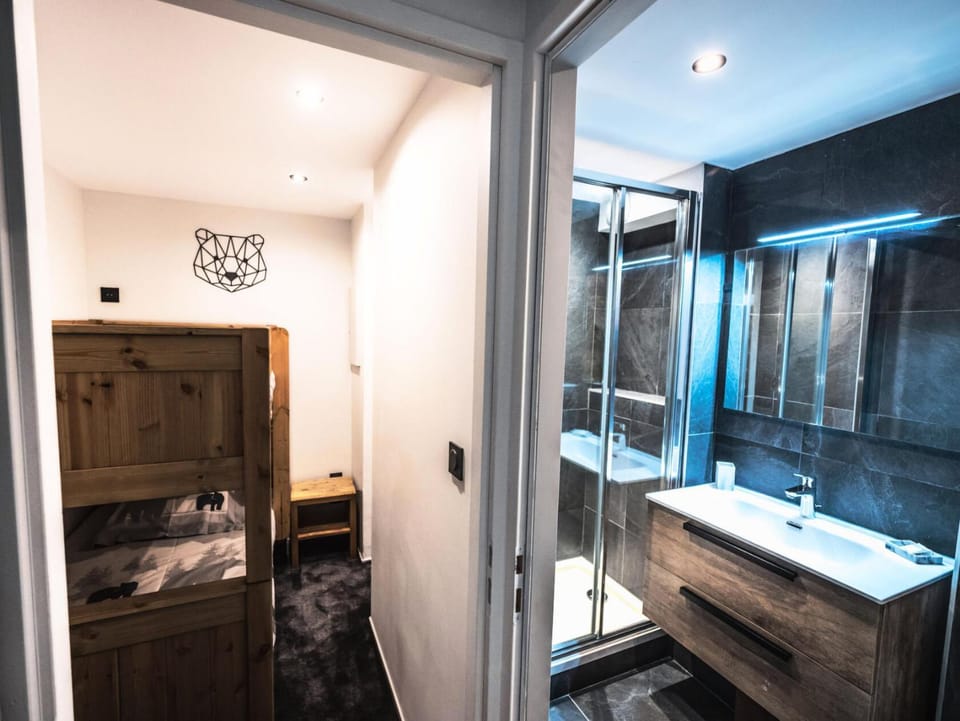 Résidence Rond Point Des Pistes B - Appartement rénové·Départ et retour ski aux pieds· MAE-2414 Apartment in Tignes