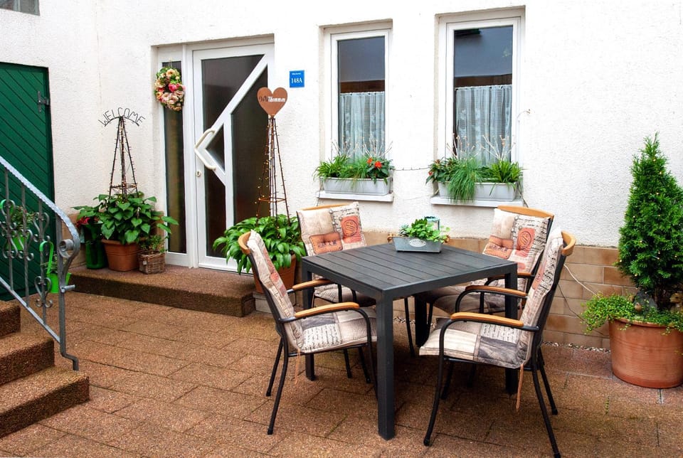 Patio, Facade/entrance