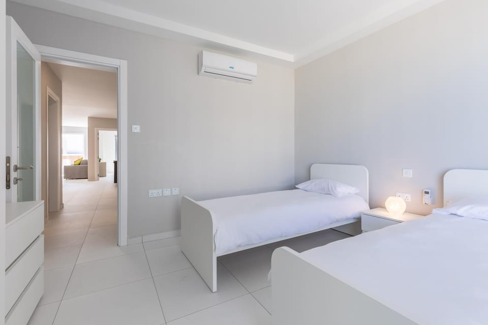 Modern Luxury Apartment in Swieqi - Premium Stay by SF Homes Apartment in Malta