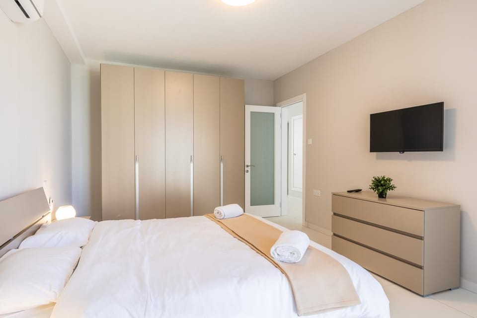 Modern Luxury Apartment in Swieqi - Premium Stay by SF Homes Apartment in Malta