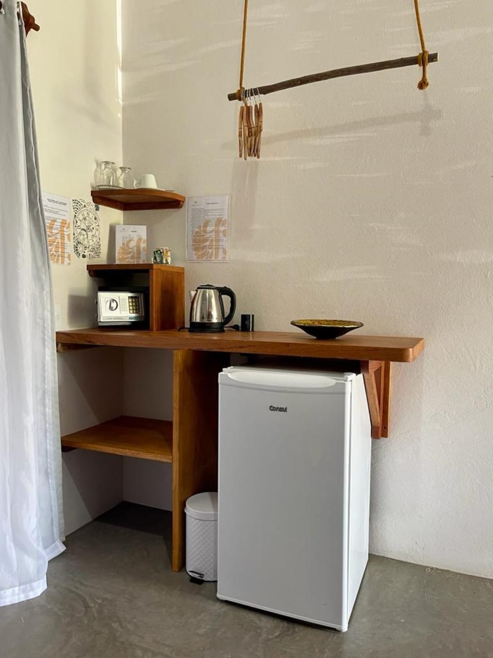 Coffee/tea facilities, oven