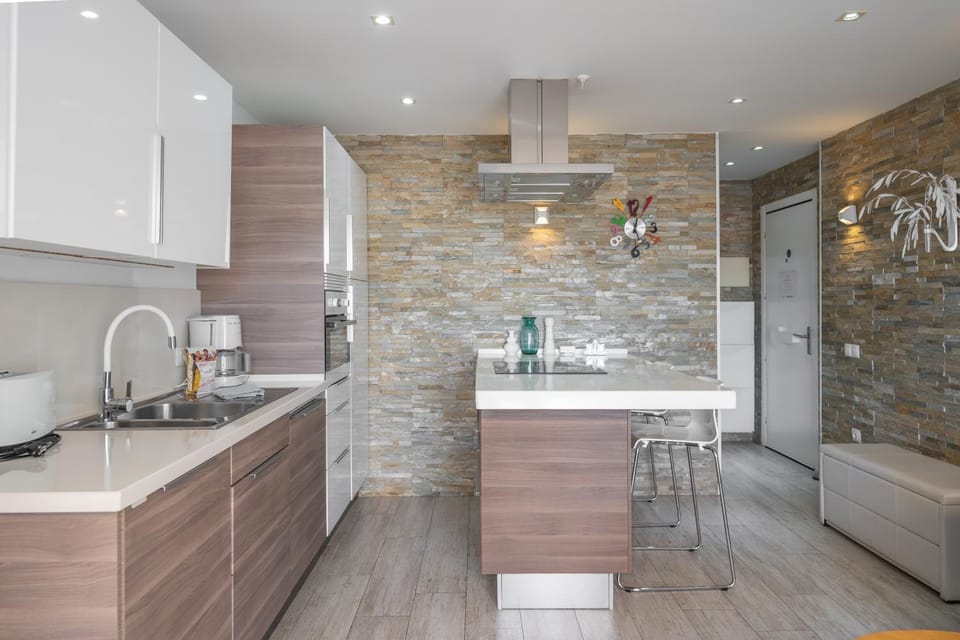 Lounge or bar, kitchen