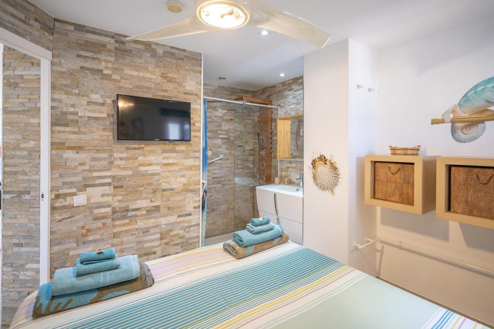 Shower, Bathroom, Bedroom