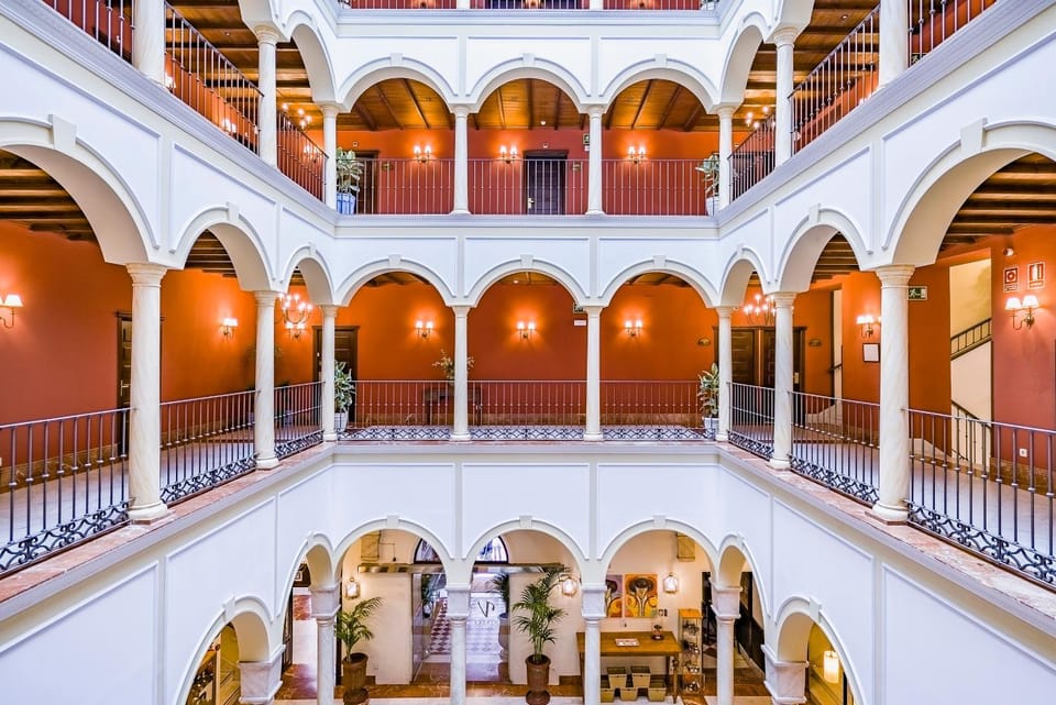 Decorative detail, Area and facilities