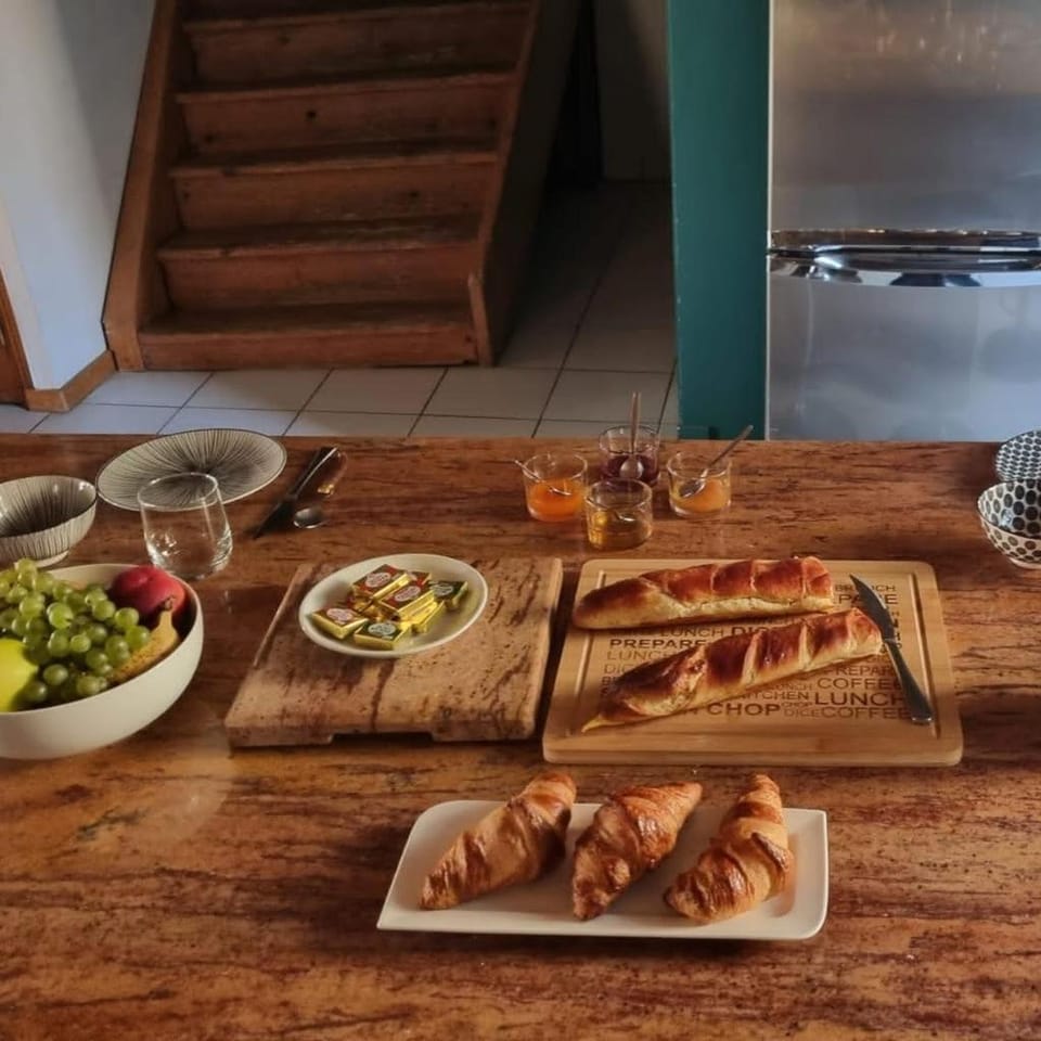 Les Jardins de Kuz - Baleine Bed and Breakfast in Auvergne-Rhône-Alpes