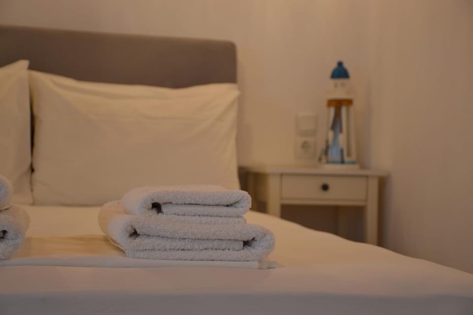 Bed, towels