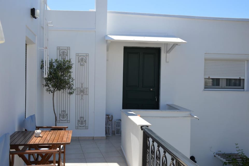 Property building, Balcony/Terrace