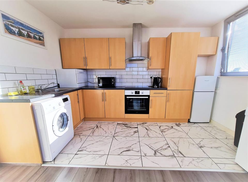 Kitchen or kitchenette, dishwasher, washing machine