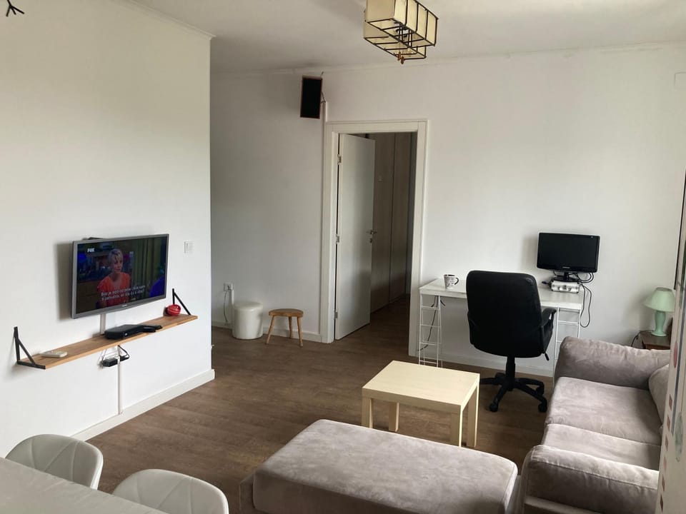 Communal lounge/ TV room, TV and multimedia, Living room, Seating area, Evening entertainment