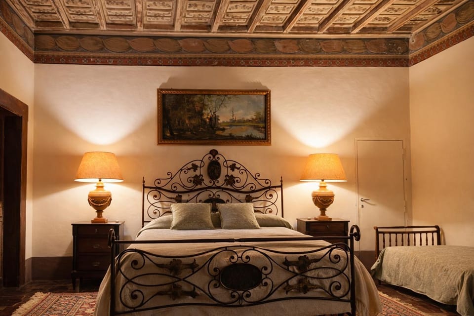 Photo of the whole room, Bedroom