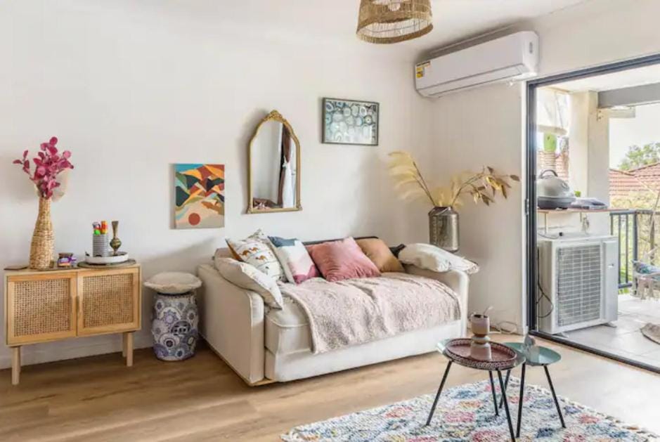 Living room, Area and facilities