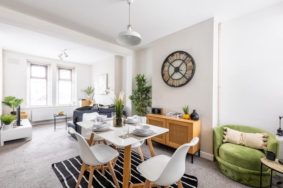 Seating area, Dining area