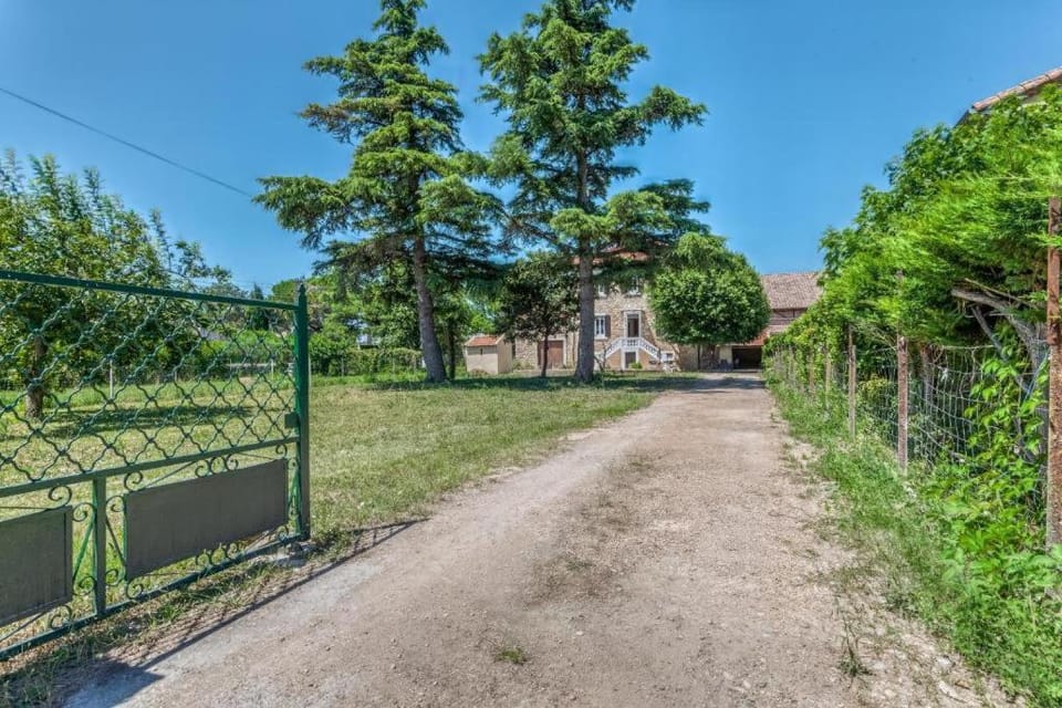 L'Ardèche en Provence avec chambres climatisées et jardin ombragé House in Pont-Saint-Esprit