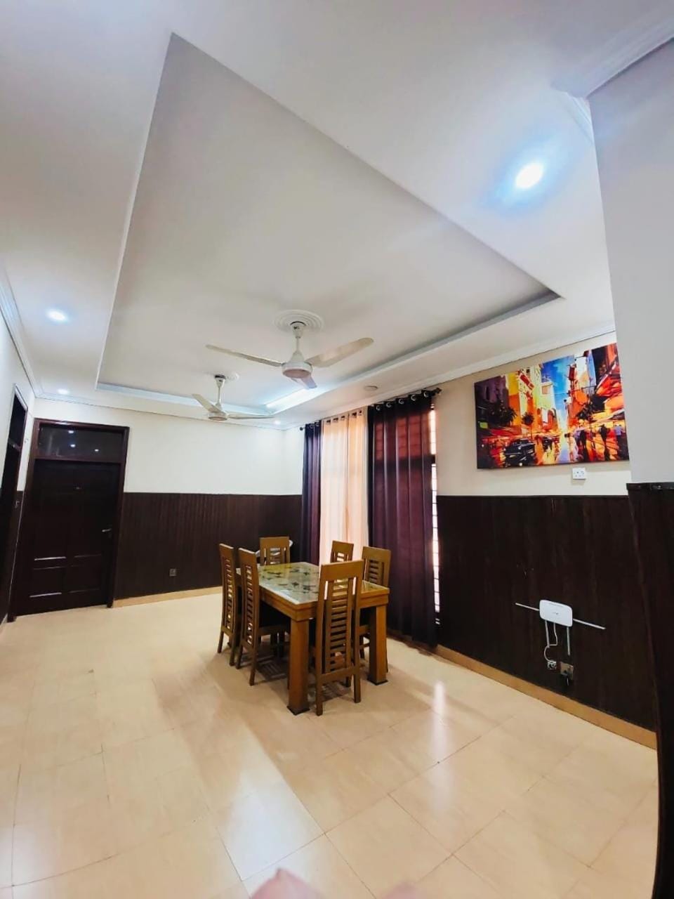 Seating area, Dining area, fireplace