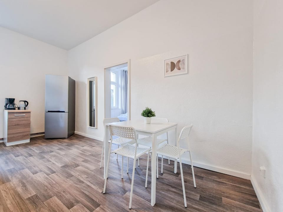 Dining area, kitchen