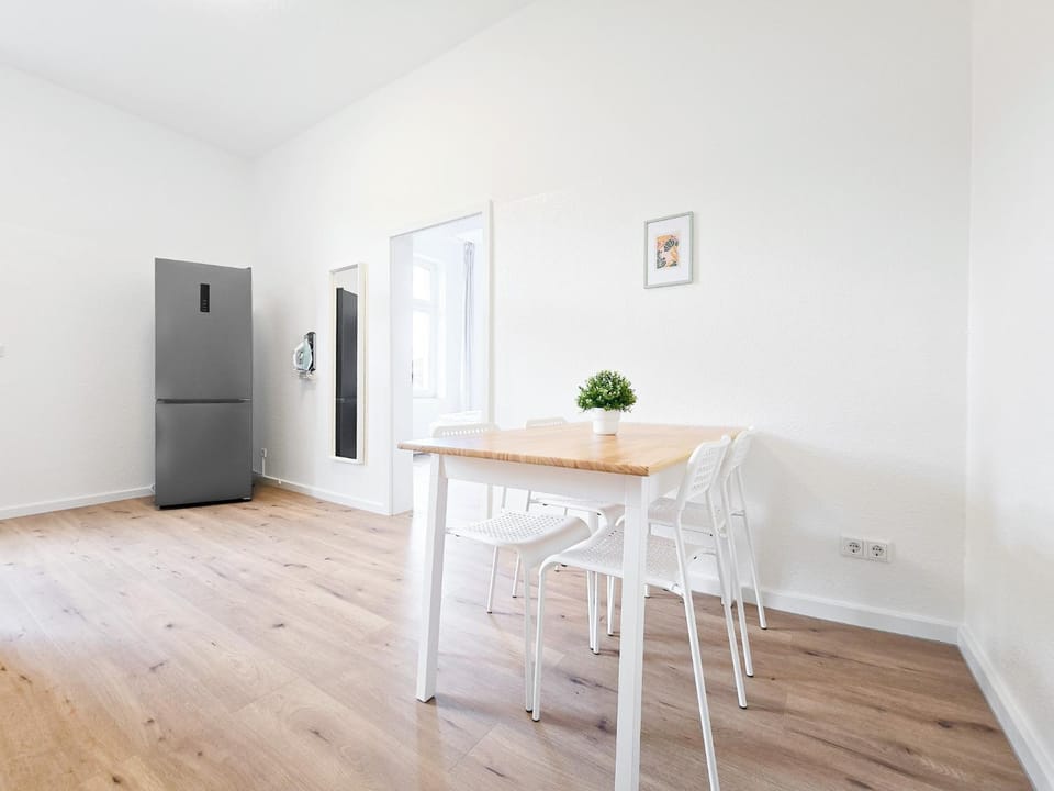 Dining area, kitchen