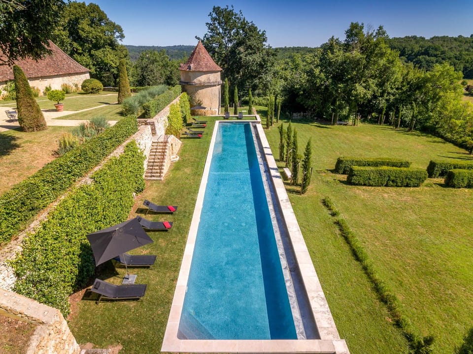 CHATEAU DE LASCOUPS Hotel in Nouvelle-Aquitaine