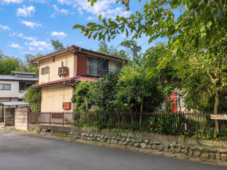 Oomiyabase Retro Guesthouse - Easy access to Tokyo and Narita airport Bed and Breakfast in Chiba Prefecture