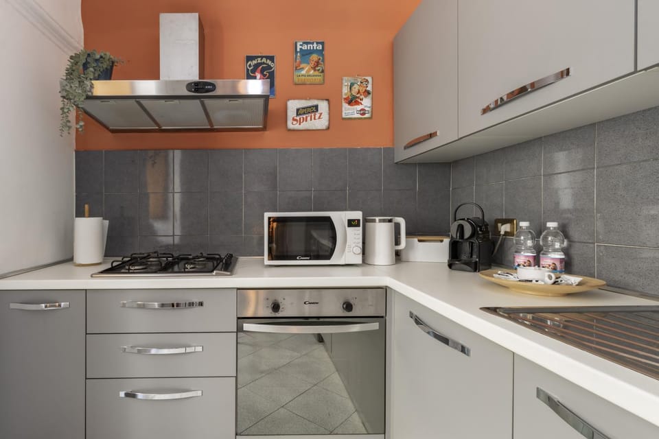 Coffee/tea facilities, Kitchen or kitchenette, oven, pet friendly, stove