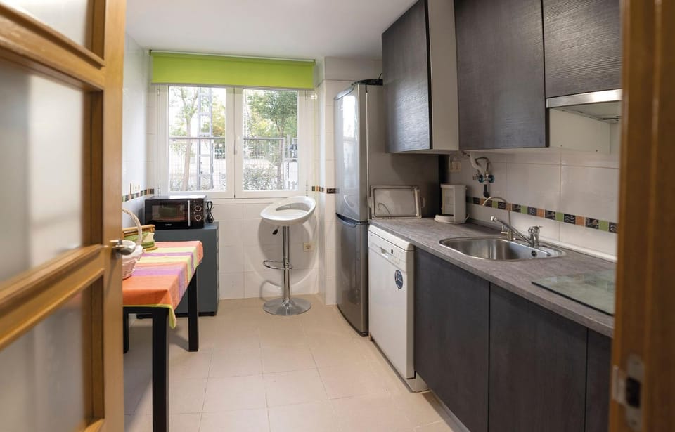 Coffee/tea facilities, Kitchen or kitchenette, dishwasher, minibar