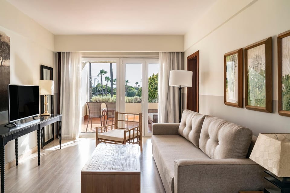 TV and multimedia, View (from property/room), Balcony/Terrace, Living room, Seating area