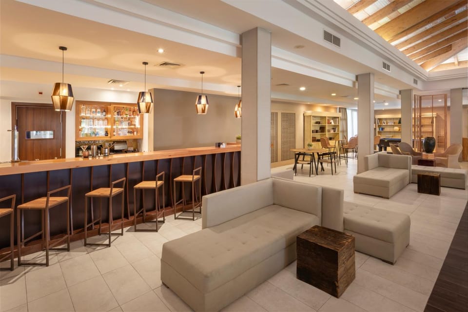 Lounge or bar, Area and facilities