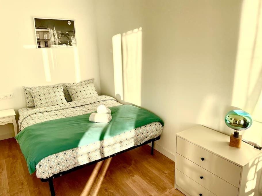Appartement en résidence calme / Puteaux - La Défense Apartment in Puteaux