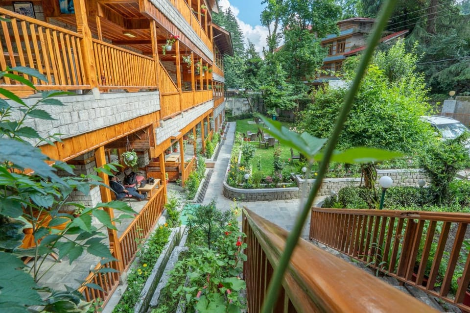 Property building, Day, Garden, View (from property/room), Balcony/Terrace, Garden view, Inner courtyard view