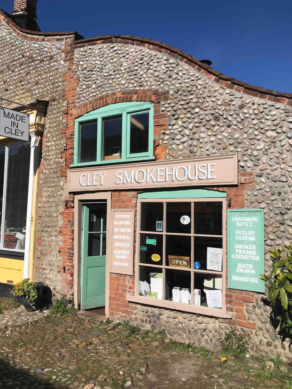 Neighbourhood, Supermarket/grocery shop