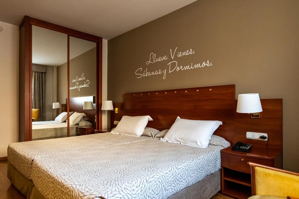 Bed, Photo of the whole room