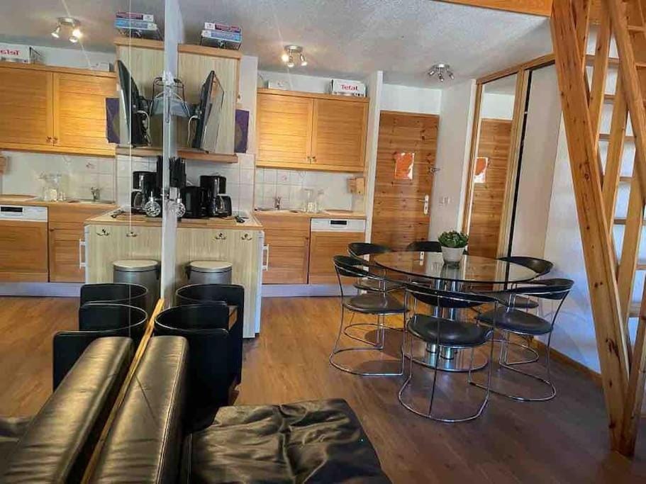 Central 3 bedroom chalet with balcony Apartment in Val dIsere