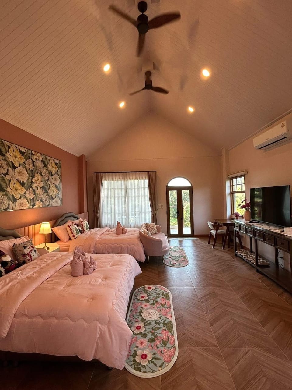 Bed, TV and multimedia, Bedroom, air conditioner