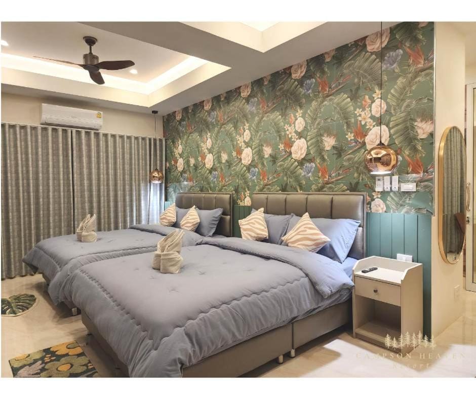 Bed, Photo of the whole room, Bedroom, fireplace, air conditioner