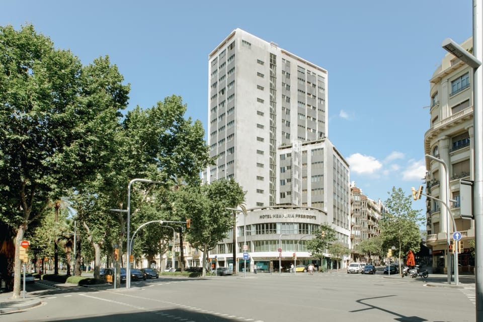 Facade/entrance, Off site
